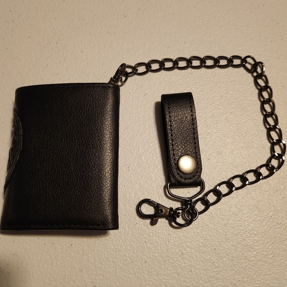 Spencer's Black Embossed Skull Wallet with Chain - Picture 12 of 12